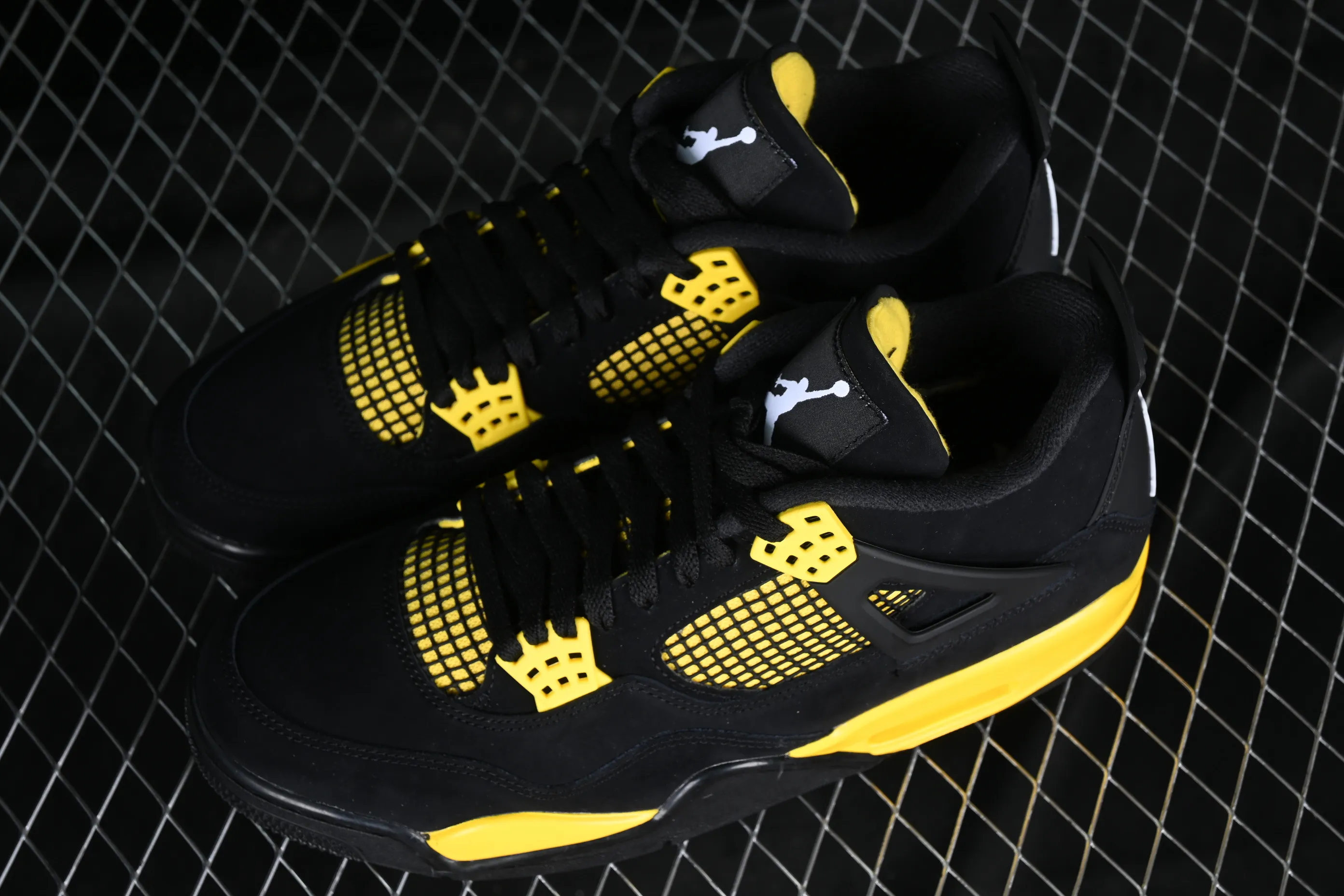 All categories Air Jordan Jordan series basketball shoes Air Jordan 4 LJR version Air Jordan 4 "Thunder" AJ4 Joe 4 Thunder replica basketball shoes DH6927-017